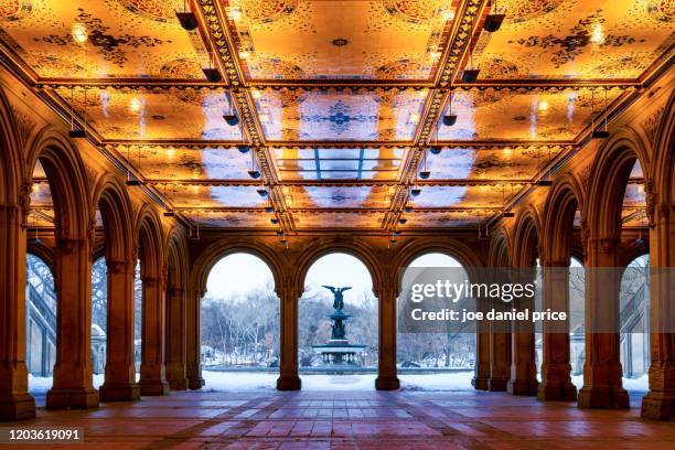 bethesda fountain in central park, new york city, new york, america - central park fotografías e imágenes de stock