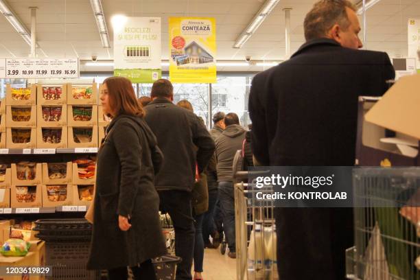 Citizens lined up at the cash in supermarkets stormed by the Romanian population frightened by the coronavirus present in Italy and worried by the...