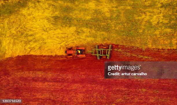 fertile ground from above - adubo equipamento agrícola imagens e fotografias de stock