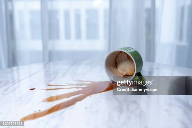 coffee spilling out from a coffee cup - coffee spill fotografías e imágenes de stock