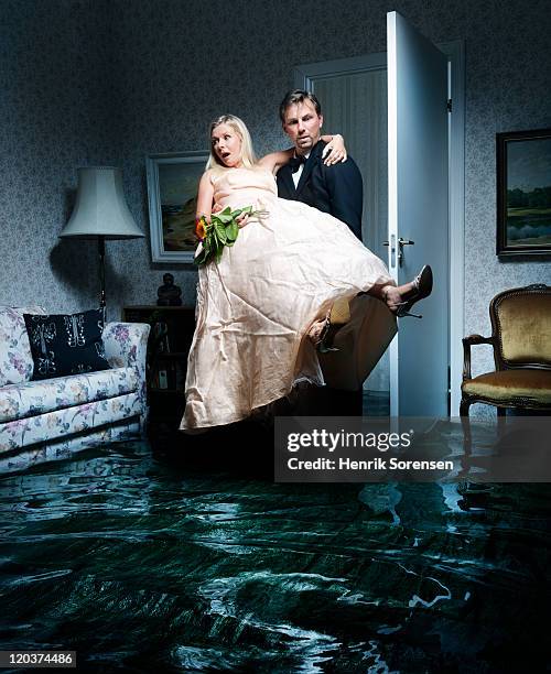 bride and groom entering flooded room - accidents and disasters photos fotografías e imágenes de stock