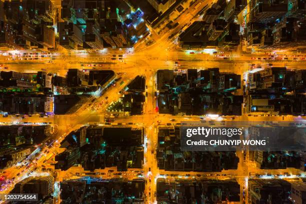 drönarvy över kowloons natt, ljus på gator och motorväg - top view road bildbanksfoton och bilder