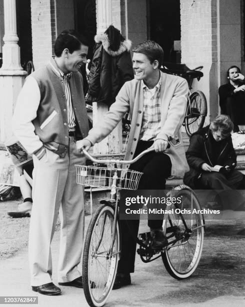 American actors Ron Howard and Anson Williams on the set of the television sitcom 'Happy Days', USA, circa 1975.