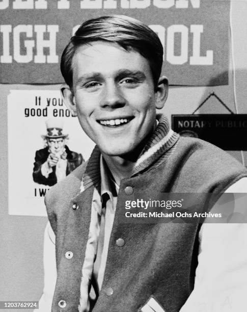 American actor Ron Howard as Richie Cunningham in front of a US Army recruitment sign and a sign for the fictional 'Jefferson High School' in a...