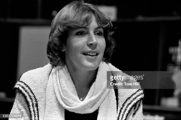 Singer Helen Reddy greets fans and signs autographs at an instore appearance at Franklin Music on March 24, 1976 in Atlanta, Georgia.