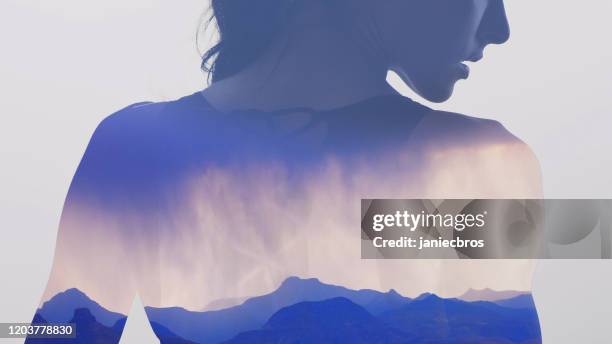 tormenta cerrada en forma de mujer atractiva. - double exposure woman fotografías e imágenes de stock