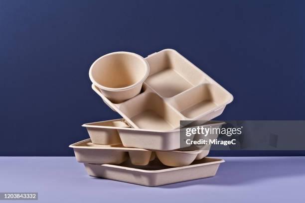 a pile of disposable paper tv dinner tray - biodegradable photos et images de collection