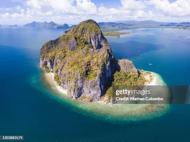 aerial view of small island, el nido, palawan, philippines - el nido stock pictures, royalty-free photos & images