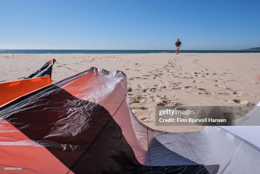 Senior woman rigging lines for session of kitesurfing