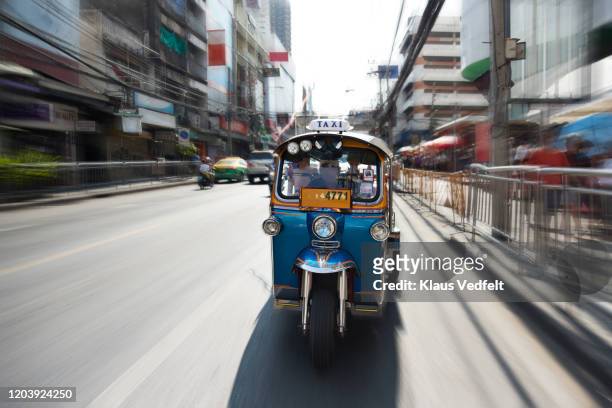 speeding jinrikisha on road - motorriksha bildbanksfoton och bilder