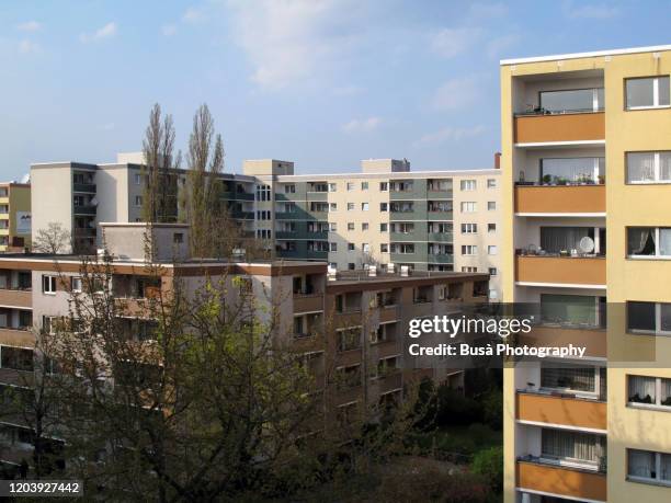 high angle view of prefabricated housing buildings (plattenbau) in east berlin, germany - block stock-fotos und bilder
