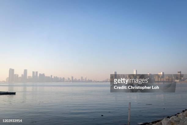 manama at sunrise - bahrain stock-fotos und bilder