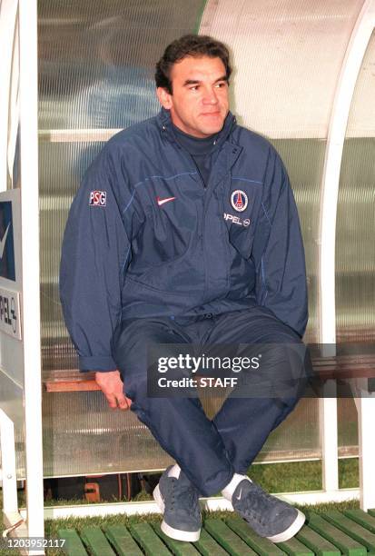 Le manager général du Paris Saint-Germain Ricardo suit le match PSG-Nantes sur le banc de touche au parc des Princes à Paris le 13 février. A l'issue...