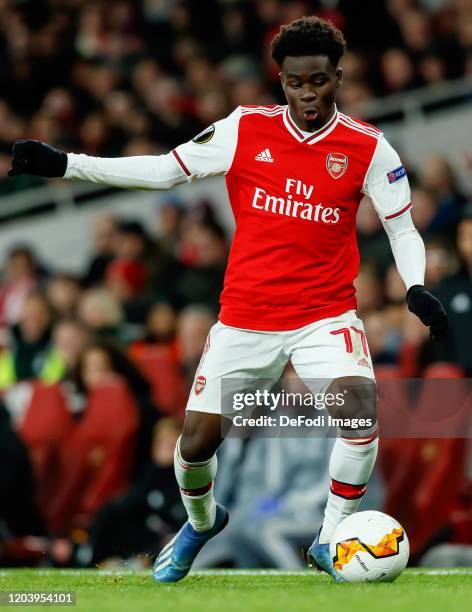 Bukayo Saka of Arsenal FC controls the ball during the UEFA Europa League round of 32 second leg match between Arsenal FC and Olympiacos FC at...