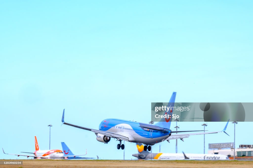 Tui Boeing 737 Flugzeug D-ATYA Flugzeug landung auf Flughafen Cristiano Ronaldo auf der Insel Madeira, Portugal