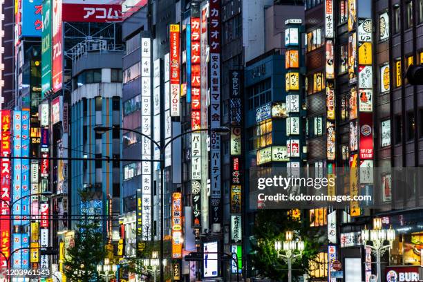 neon lights in kabukicho, shinjuku - kabuki cho stock pictures, royalty-free photos & images