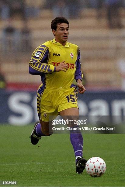 Paul Okon of Fiorentina in action during the Serie A match against Piacenza played at the Stadio Galleana, Piacenza, Italy. Piacenza won the game...