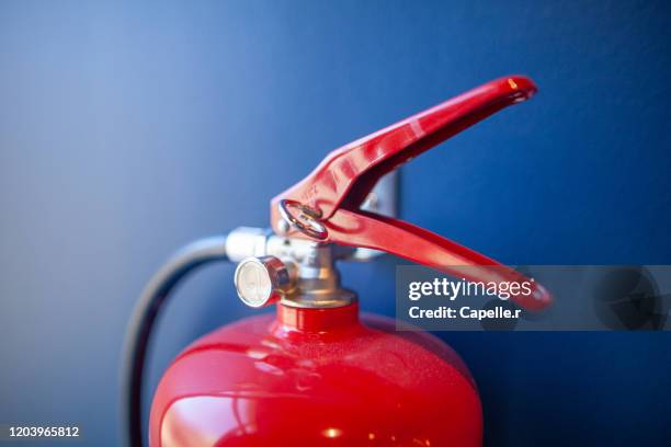 sécurité incendie - extincteur - fire extinguisher stock pictures, royalty-free photos & images