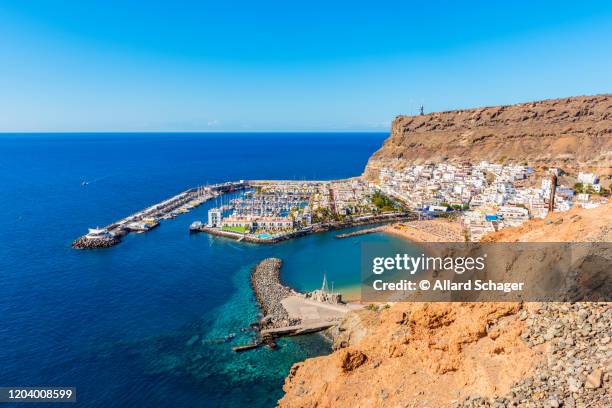 coastal village of puerto de mogán gran canaria spain - puerto de mogan stock-fotos und bilder