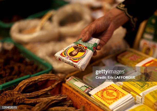 Rokok De Java 290 Java (Cigarette) Stock Photos, High-Res Pictures, and Images ...