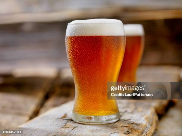 amber ale - beer glass fotografías e imágenes de stock