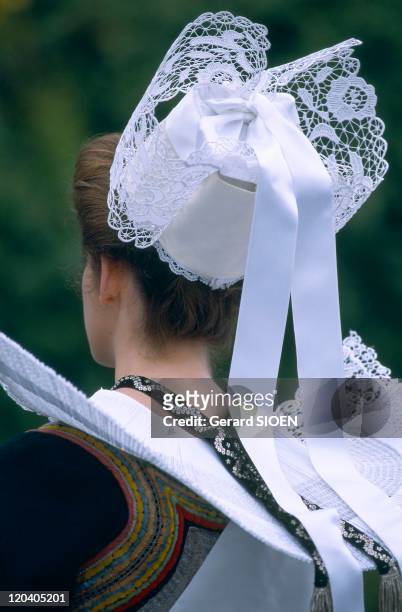 Brittany, plural and singular in France - Headdress.