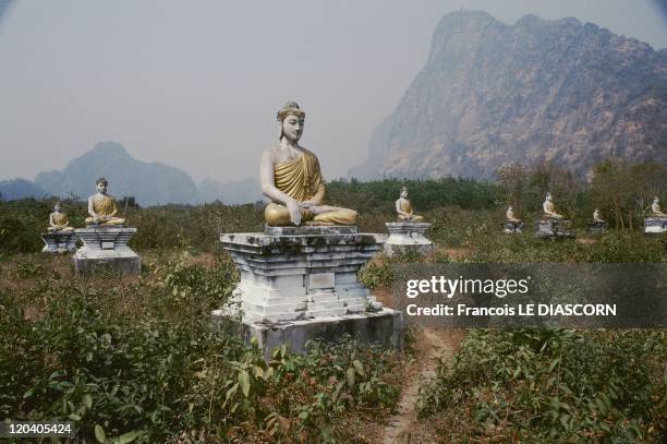 Myanmar - Valley of a thousand Buddhas, at Hpan .