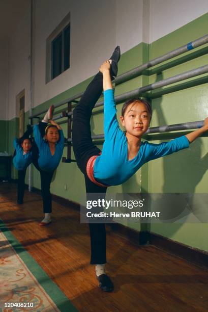 Opera school in Beijing, China - Training at the helm. Each course begins with a sporty character sitting at the bar. The goal is to relax your legs,...