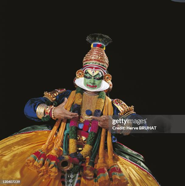 Theater Kathakali, Kalamandalam Gopi in Guruvayur, India in 1998 - Kalamandalam Gopi plays Krishna, dancing theater Kathakali, Guruvayur temple,...