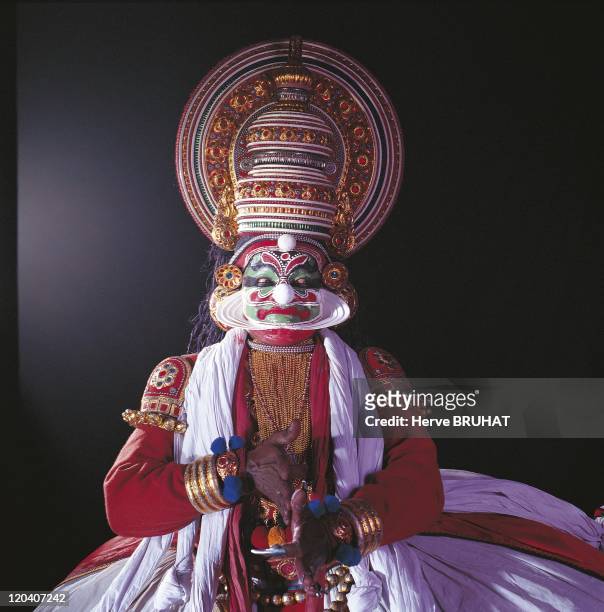 Theater Kathakali, Sadanam Krishnan Kutti in Ernakulam, India in 1998 - Sadanam Krishnan Kutti plays Duryodhana, King proud of Mahabharata. Dancing...
