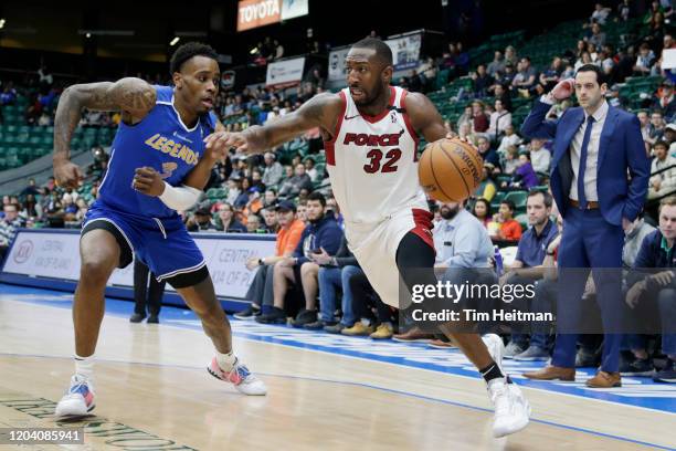 Davon Reed of the Sioux Falls Skyforce drives against Antonius Cleveland of the Texas Legends during the third quarter on February 28, 2020 at...