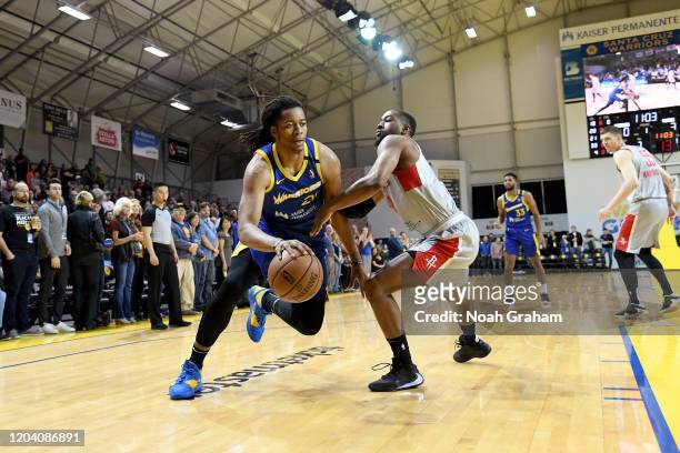 Deyonta Davis of the Santa Cruz Warriors drives to the hoop against the Rio Grande Valley Vipers during an NBA G-League game on February 28, 2020 at...