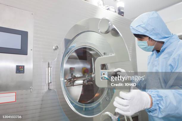 chinese hospital laboratory working - drug manufacturing stock pictures, royalty-free photos & images