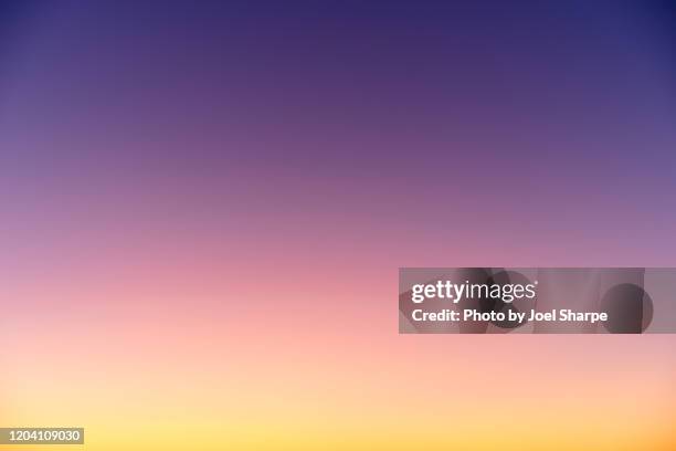 dusky sky gradient horizontal - orange sky stock-fotos und bilder