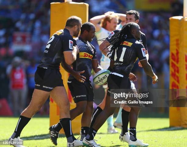 Stormers celebrate the try of Sergeal Petersen during the Super Rugby match between DHL Stormers and Blues at DHL Newlands on February 29, 2020 in...