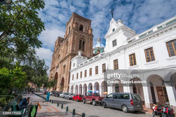 nueva catedral de cuenca de fondo - cuenca característica de la tierra fotografías e imágenes de stock