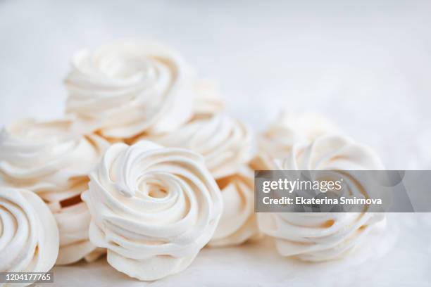 close up of delicious meringues on light background - maräng bildbanksfoton och bilder