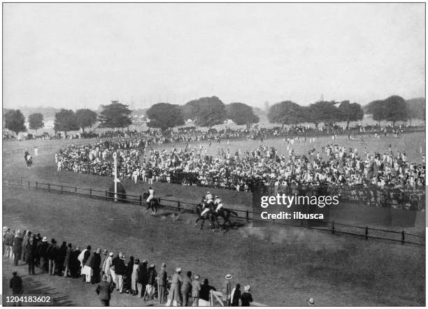 ilustraciones, imágenes clip art, dibujos animados e iconos de stock de fotografía antigua del imperio británico: carrera de caballos, calcuta, india - rugby