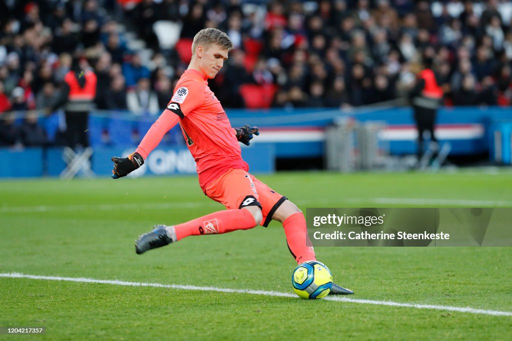 Paris Saint-Germain v Dijon FCO - Ligue 1