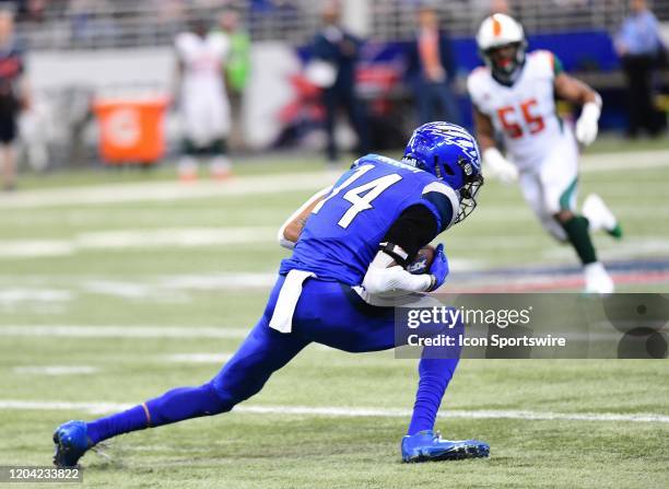 2,127 St Louis Battlehawks Stock Photos, High-Res Pictures, and Images - Getty Images