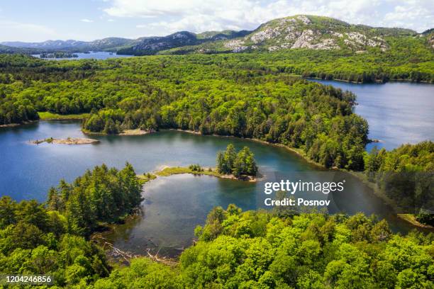 la cloche mountains at killarney provincial park - ヒューロン湖 ストックフォトと画像