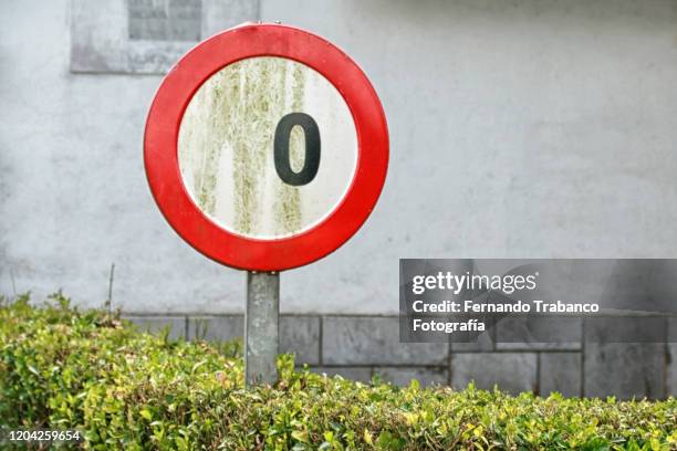 traffic signal - chiffre 0 photos et images de collection