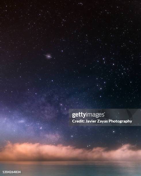 milky way over clouds - event horizon telescope fotografías e imágenes de stock