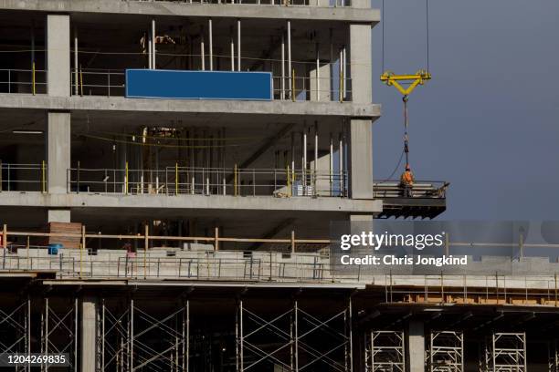 Unloading Building Riser Construction Unloading Photos and Premium High Res Pictures - Getty Images