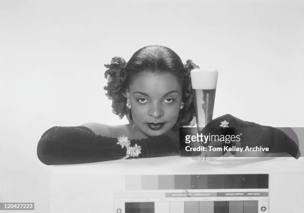 young woman holding beer glass, smiling, portrait - 1950 1959 fotografías e imágenes de stock