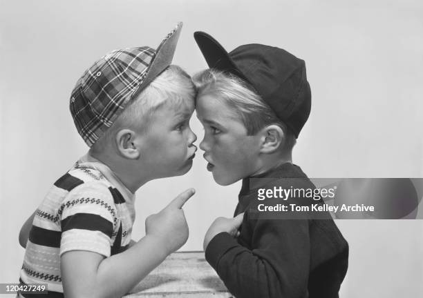 two boy arguing, close-up - vechten stockfoto's en -beelden