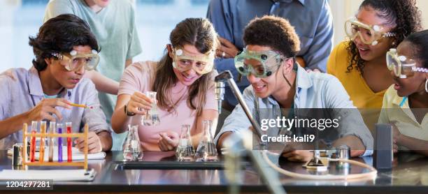 students doing chemistry experiment in class - chemistry classroom stock pictures, royalty-free photos & images