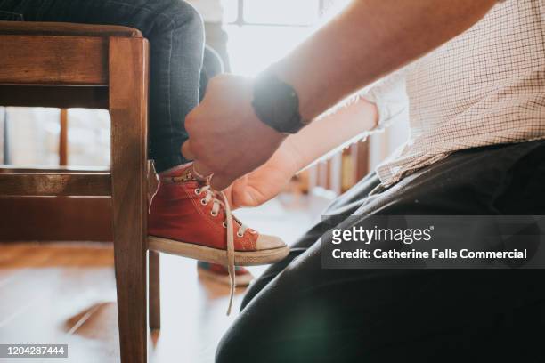 morning routine - tying shoes stockfoto's en -beelden