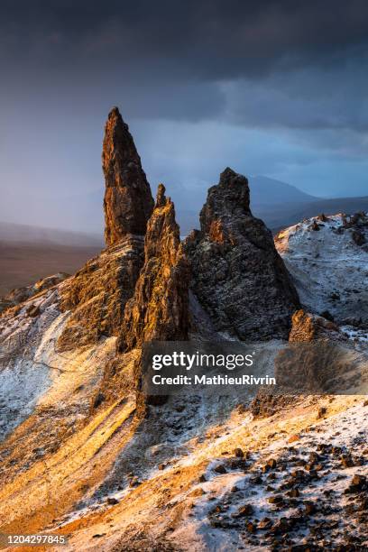 sunrise isle of skye - old man of storr - old man of storr stock pictures, royalty-free photos & images