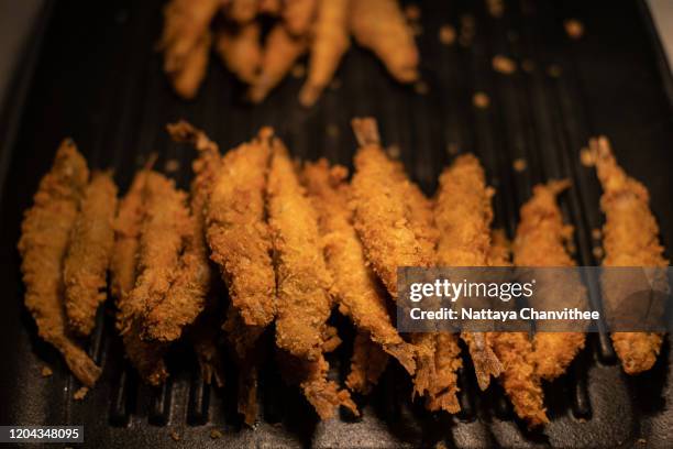 "shishamo" japanese fish capelin deep-fried on the black tray - cook battered fish stock pictures, royalty-free photos & images